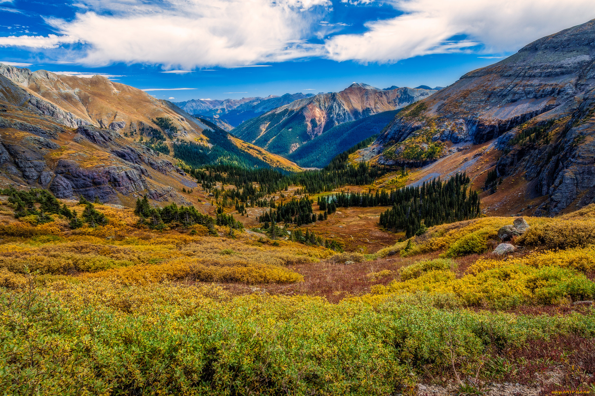 Some mountains. Горы Колорадо. США штат Колорадо плато горы Сан-Хуан. Колорадо климат. Колорадо горы высота.